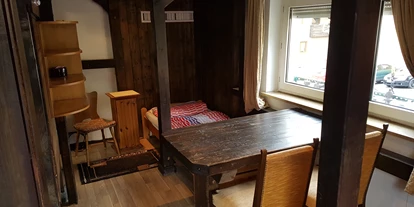 Monteurwohnung - PLZ 74189 (Deutschland) - Rustikales Zimmer für 3 Personen, gemeinschaftlich Küche, WC, Bad, Aufenthaltsraum mit TV - Markus Hahn