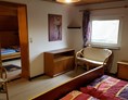 Monteurzimmer: Appartement, 2 Zimmer mit 2 Doppelbetten, gemeinschaftlich Küche, Bad, WC, Aufenthaltsraum mit TV - Markus Hahn