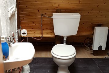 Monteurzimmer: DG Studio mit Dusche, Waschbecken, WC - Markus Hahn