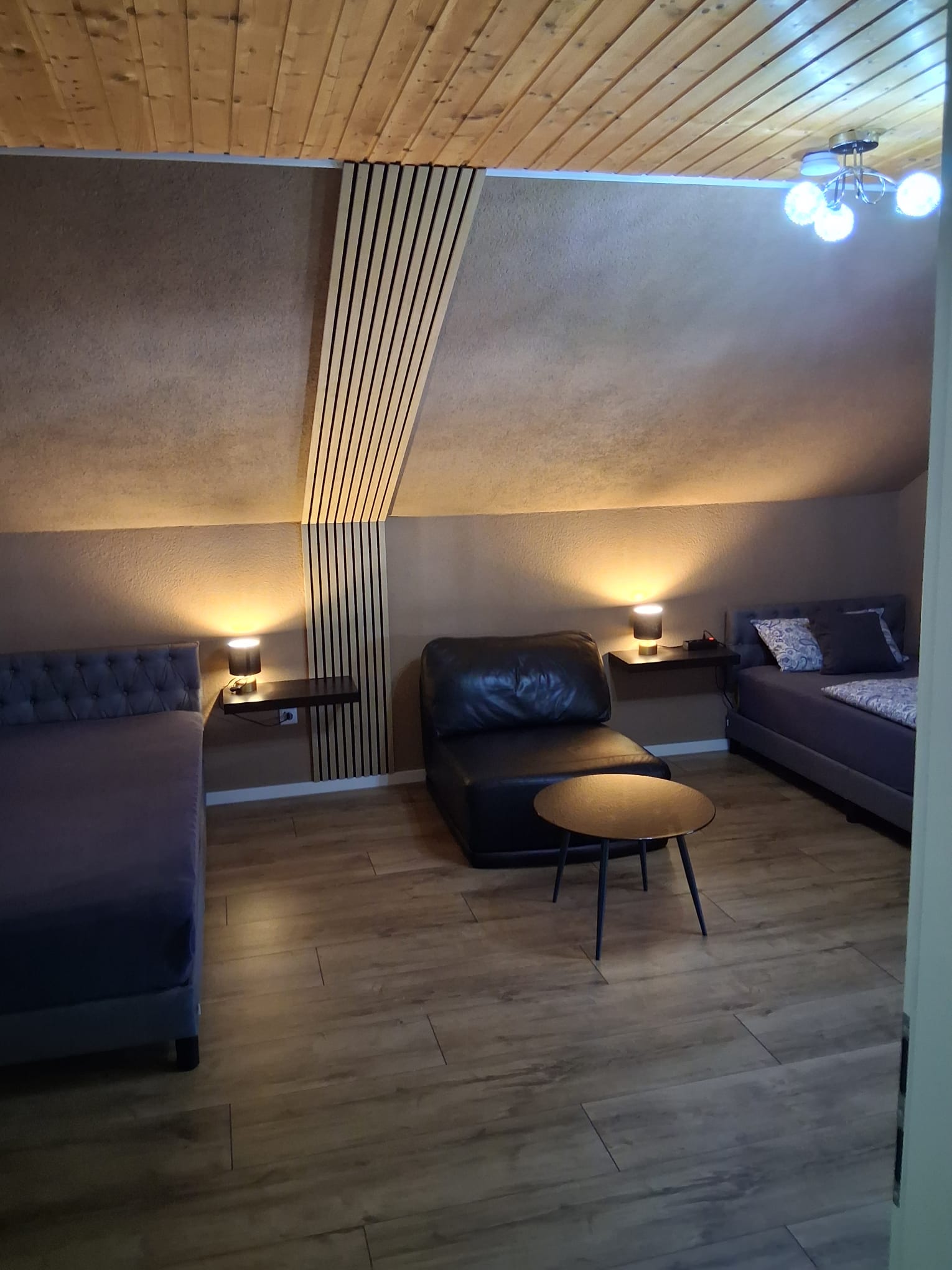 Monteurwohnung - Zimmertyp: Doppelzimmer - Hessen - Doppelzimmer DG Apartment 2 - Apartment by Aldijana 