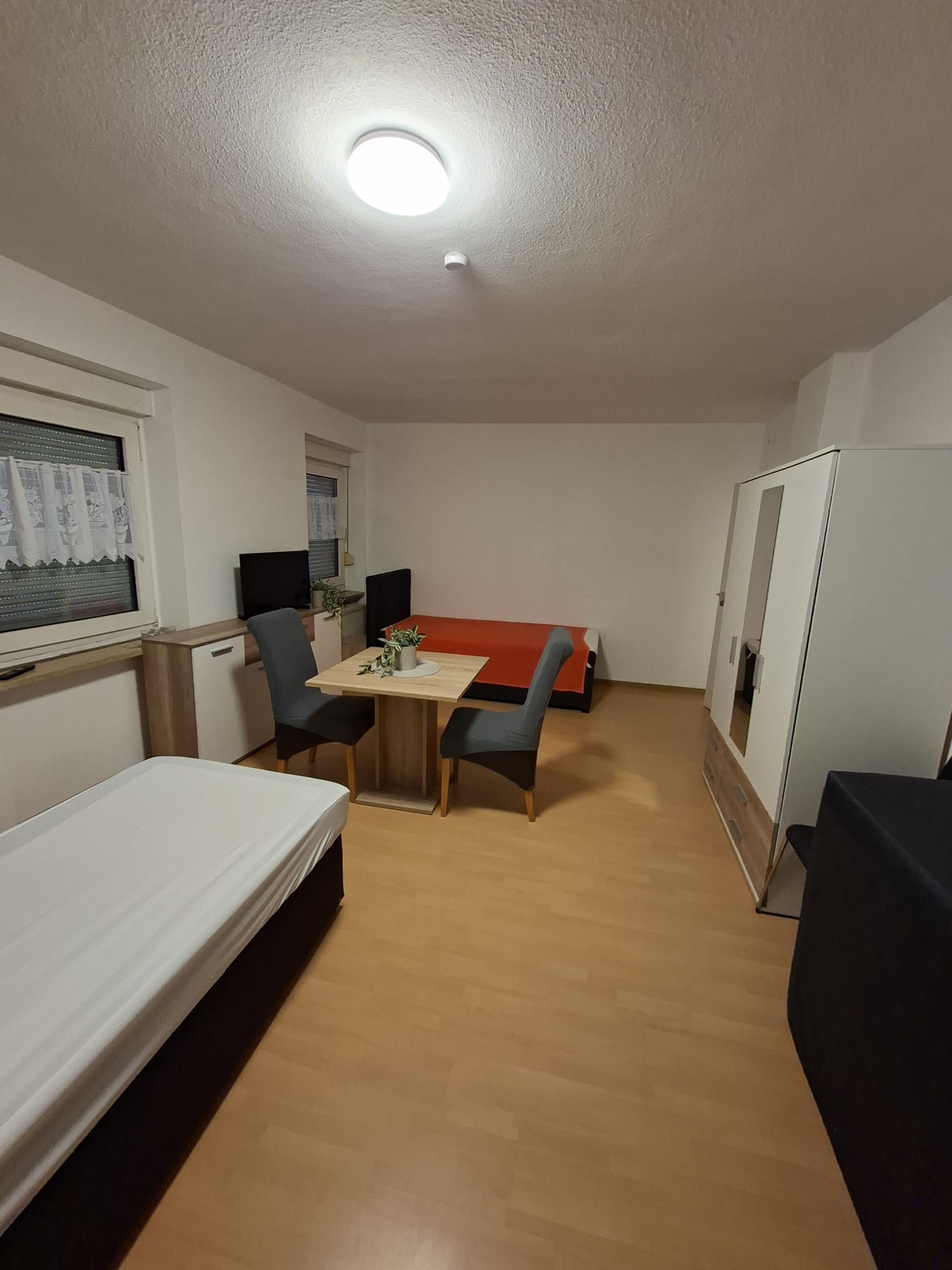 Monteurwohnung - Einzelbetten - Würzburg - 1-Bett, 2-Bett und 3-Bettzimmer