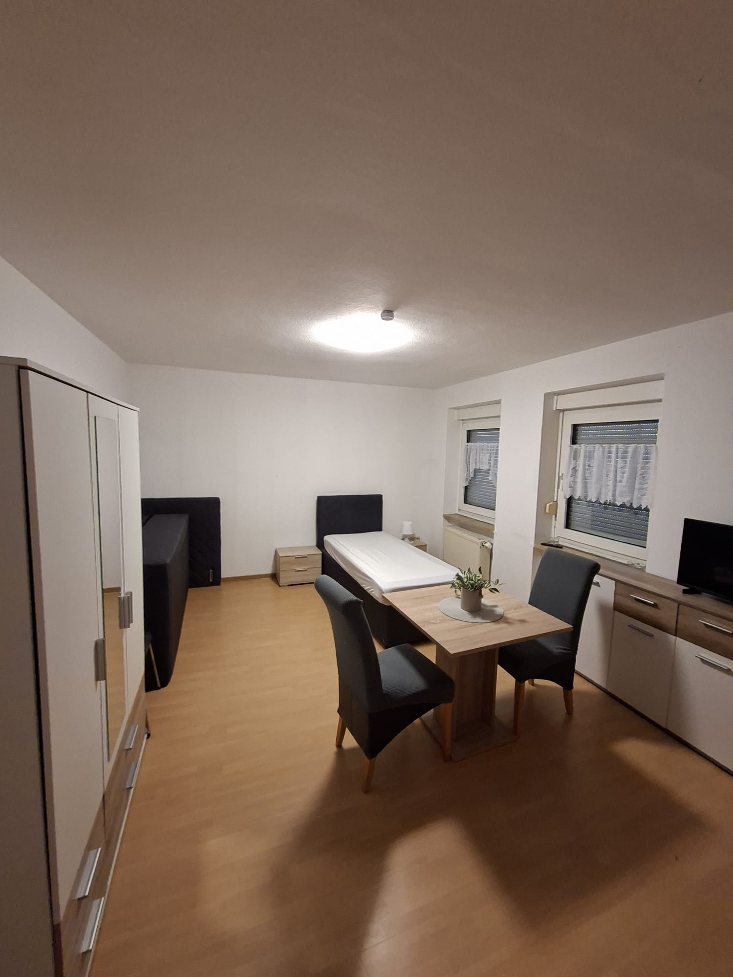 Monteurwohnung - Einzelbetten - Würzburg - 1-Bett, 2-Bett und 3-Bettzimmer