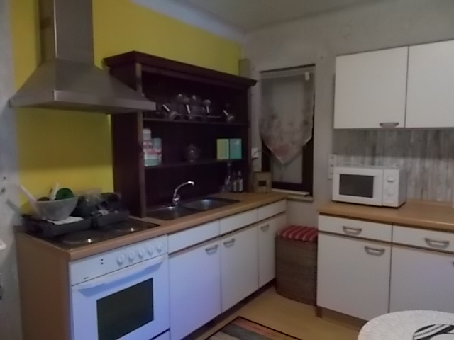 Monteurzimmer: Küche  FeWo 2, Fenster zum Hof - Gästehaus3Eichen,Roschberg, Gästezimmer DaMama,Hofeld