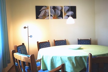 Monteurzimmer: Esszimmer für bis zu 10 Personen - Bernkasteler MoselApartments