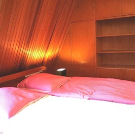 Monteurzimmer: Schlafzimmer im Dachgeschoss - Bernkasteler MoselApartments
