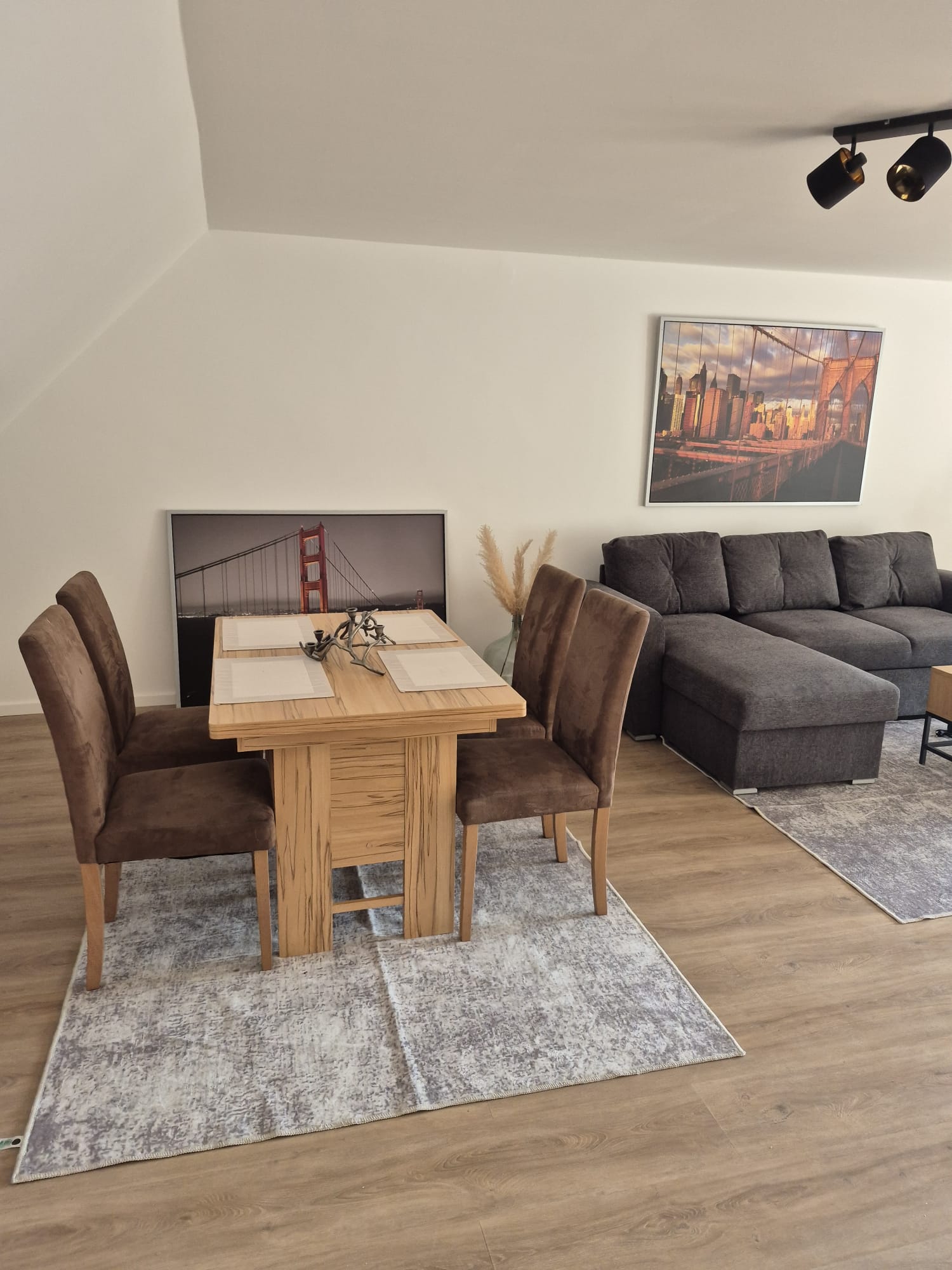 Monteurwohnung: Wohnzimmer - Monteurwohnung Hatzenport
