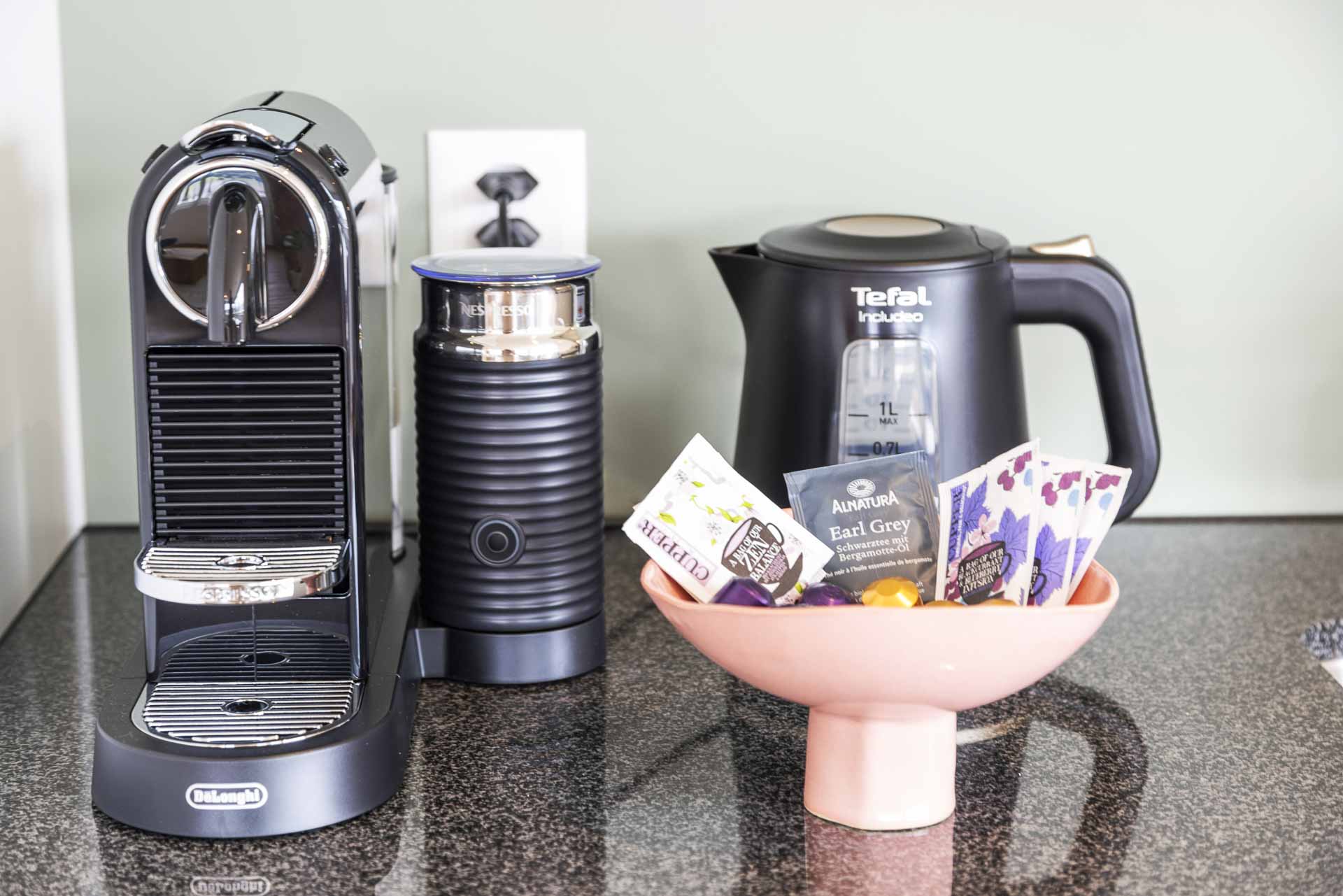 Monteurzimmer: Starte perfekt in den Tag! Genieße frischen Kaffee aus der Nespresso-Maschine mit Milchaufschäumer oder eine Auswahl an Tees – ideal vor der Sportrunde oder dem Business-Meeting.
 - Appartement Rigi – Modernes 2-Zimmer-Appartement im Zentrum