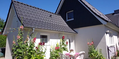 Monteurwohnung - Kaffeemaschine - Schleswig-Holstein - Der Eingangsbereich mit Terrasse. - DIE Ferienwohnung in Kiel-Kronsburg