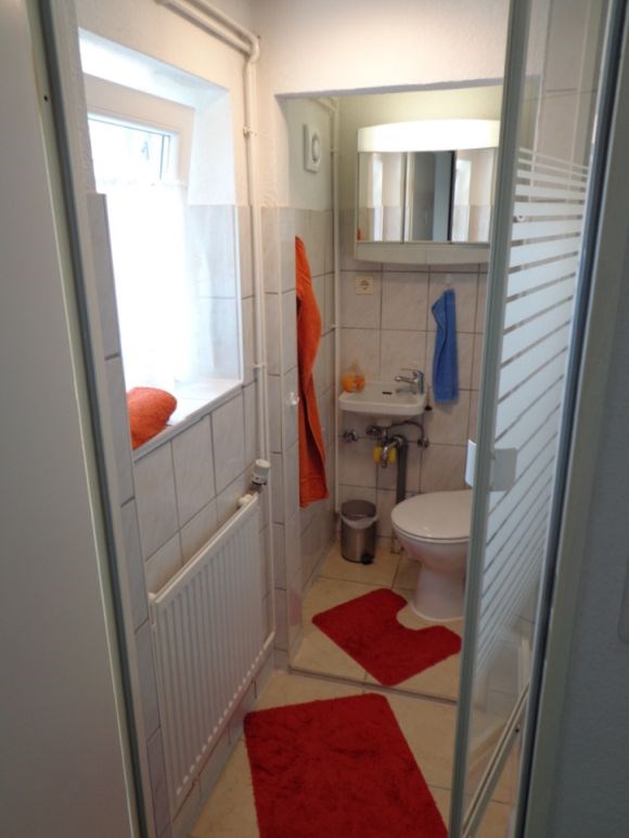 Monteurzimmer: Das Badezimmer. - DIE Ferienwohnung in Kiel-Kronsburg