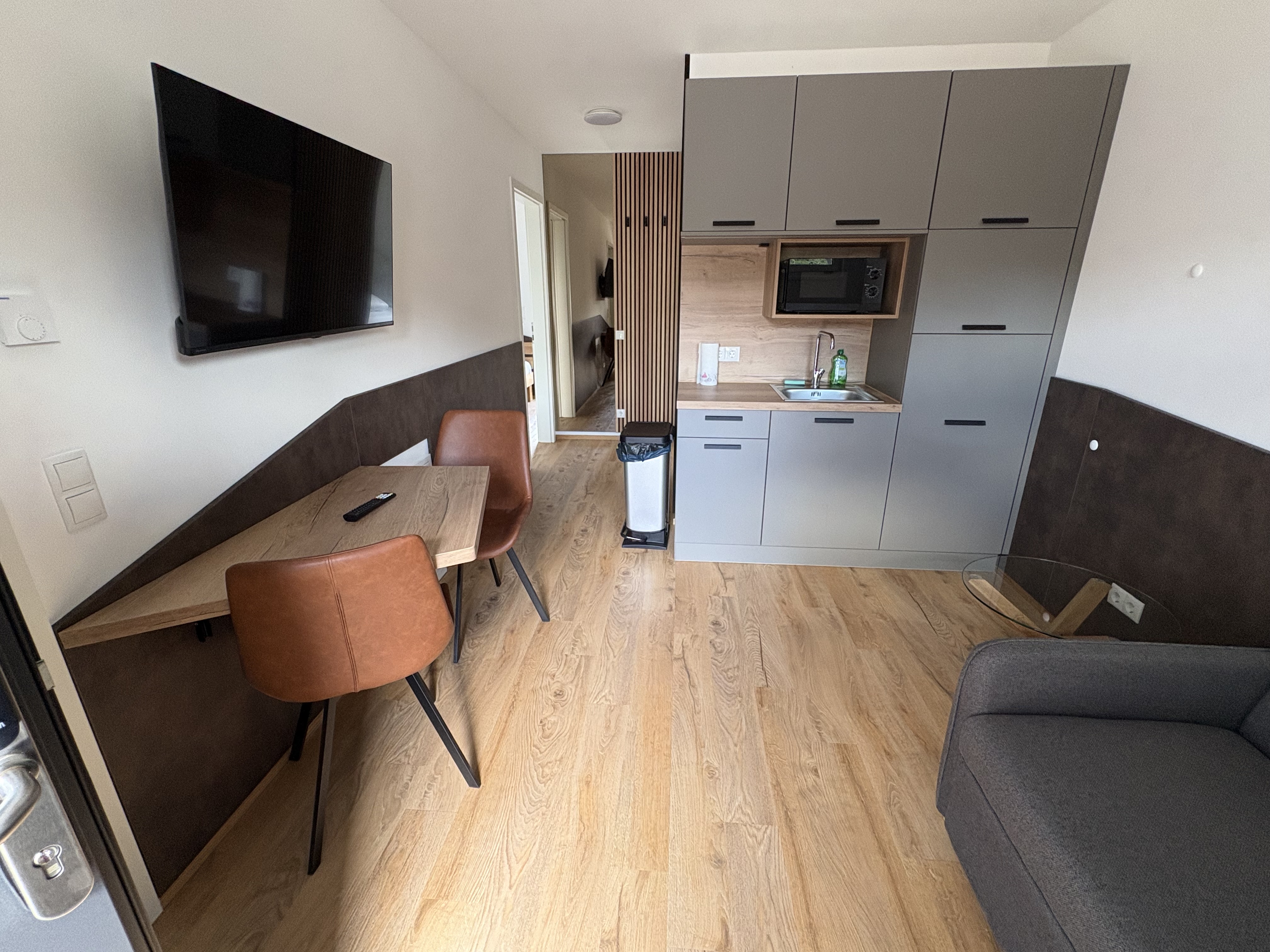 Monteurzimmer: Monties Hotel Ochtendung