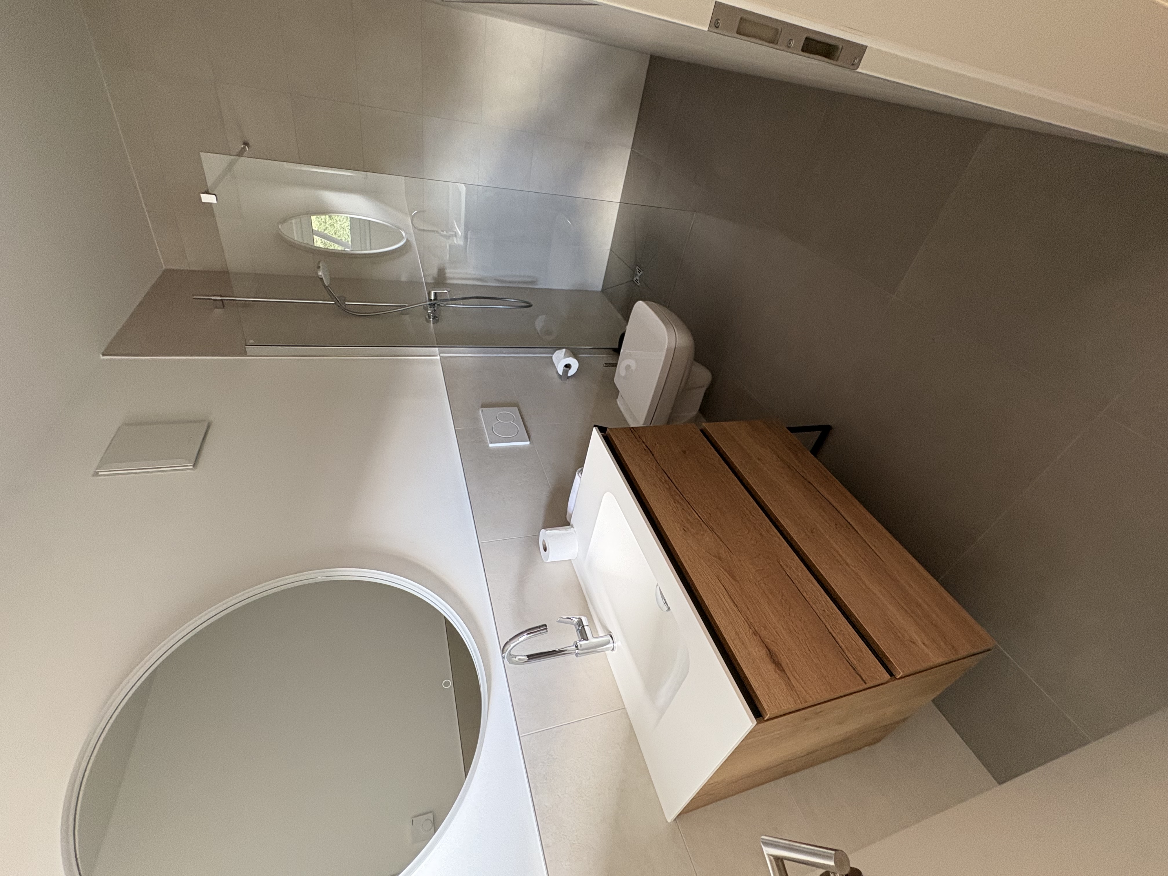 Monteurzimmer: Badezimmer - Monties Hotel Ochtendung