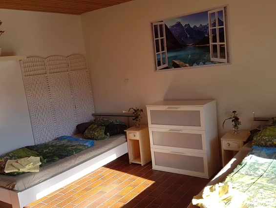 Monteurzimmer: Schlafzimmer mit 2 Einzelbetten - Ferienwohnung Monteurzimmer Julian
