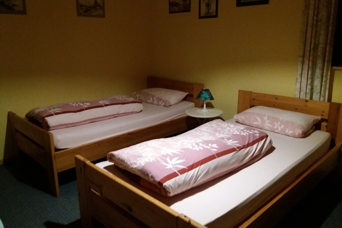 Monteurzimmer: Schlafzimmer, 3 Betten - Ferienwohnung Schmitt Abtsteinach