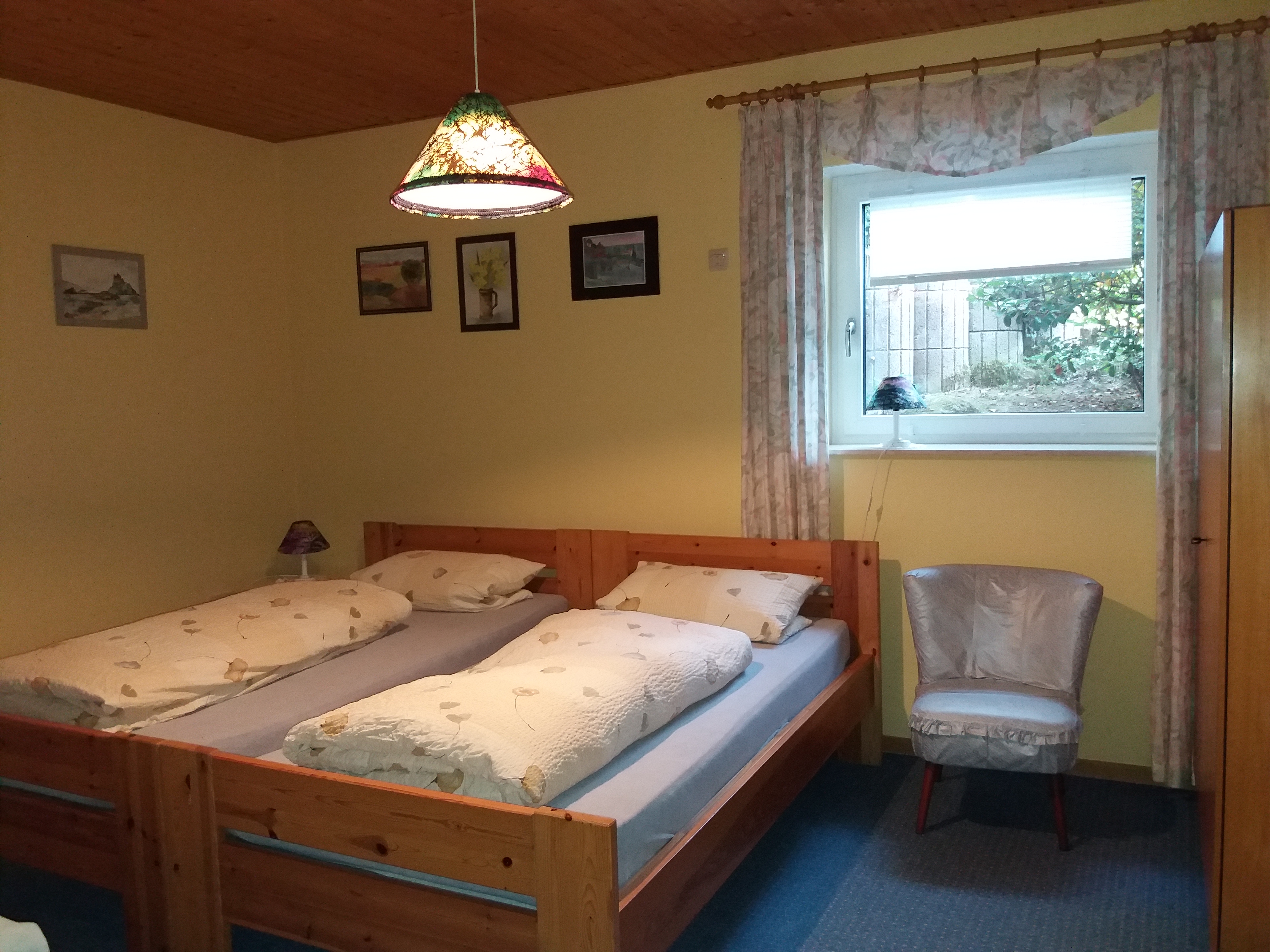 Monteurzimmer: Schlafzimmer 3 Betten - Ferienwohnung Schmitt Abtsteinach