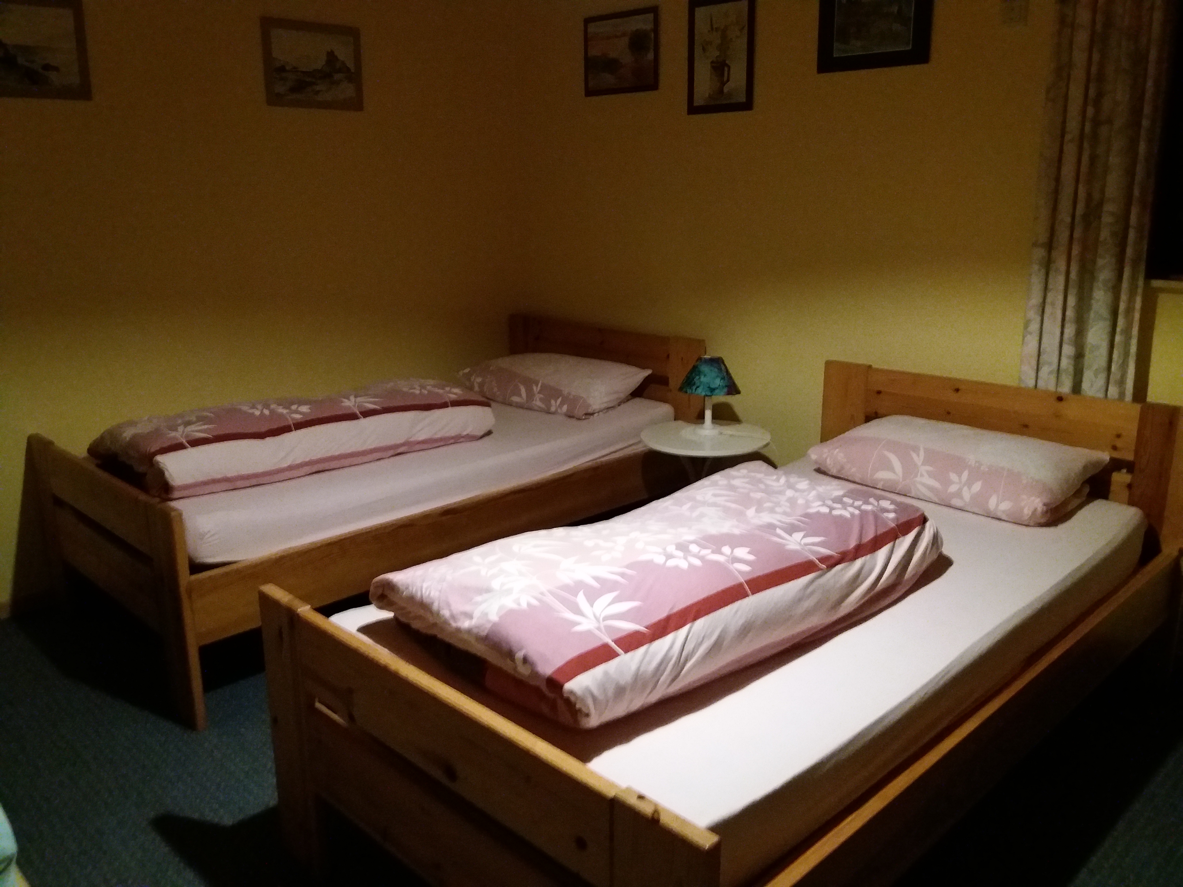 Monteurzimmer: Schlafzimmer 3 betten - Ferienwohnung Schmitt Abtsteinach