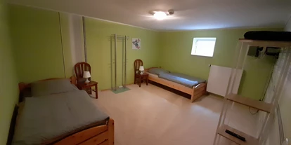 Monteurwohnung - Hannoversch Münden - Schlafzimmer im EG, Nr. 2 - Ferienhaus Am Hemkeberg