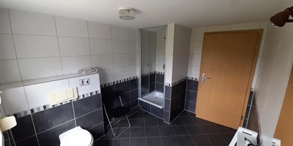 Monteurwohnung - Hannoversch Münden - Bad im EG, WC und Dusche - Ferienhaus Am Hemkeberg