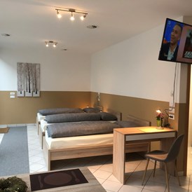 Monteurzimmer: Monteurzimmer in Bozen - Zimmer mit 3 Betten in Bozen (Südtirol)