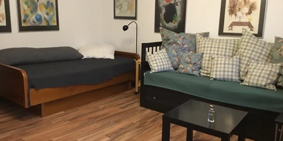 Monteurwohnung - PLZ 88348 (Deutschland) - Einzelbett im Wohnraum - Pfeils Ferienwohnung