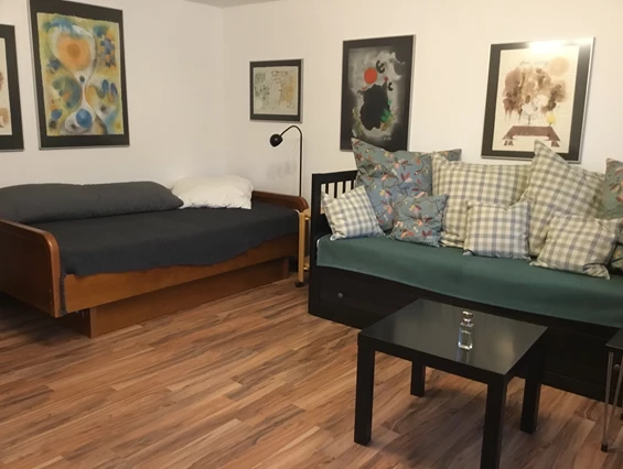Monteurzimmer: Einzelbett im Wohnraum - Pfeils Ferienwohnung