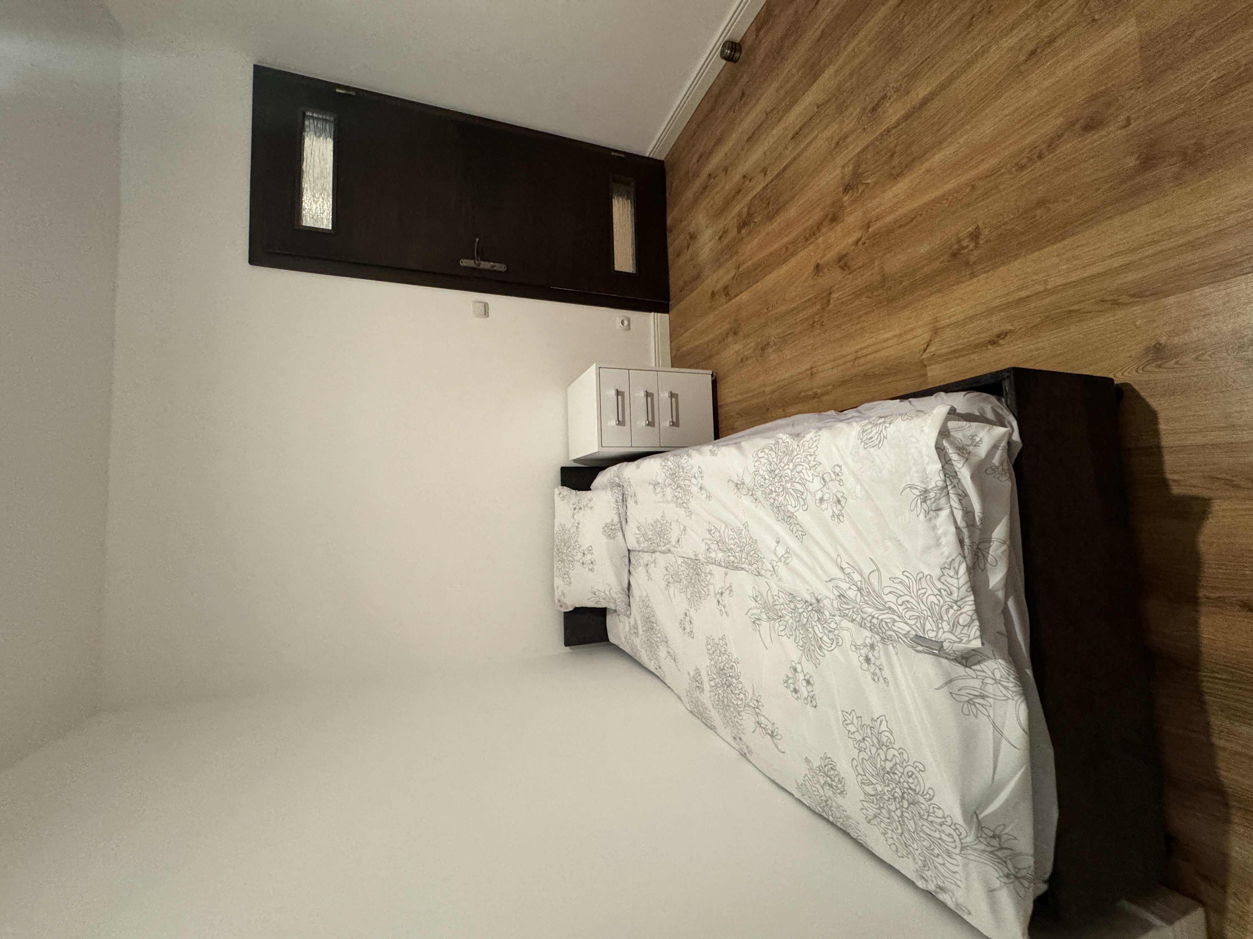 Monteurzimmer: Mitarbeiterunterkunft: 2-Personen-Zimmer im Erdgeschoss
