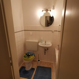 Monteurzimmer: Gäste-WC - Gelsenkirchen, große Dachgeschosswohnung, 2 bis 5 Personen