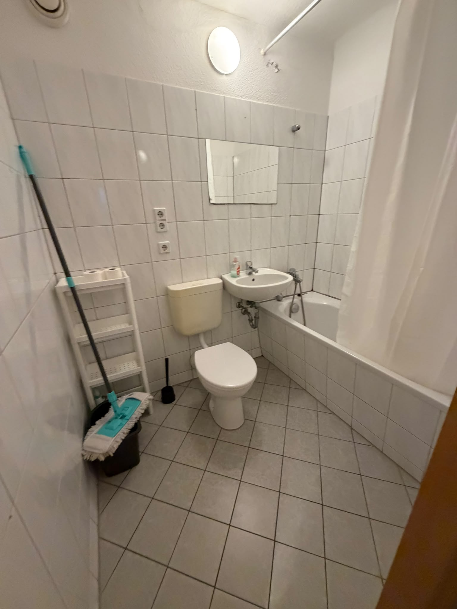 Monteurzimmer: Bad - Voll ausgestattete Monteurwohnung, 3 Zimmer