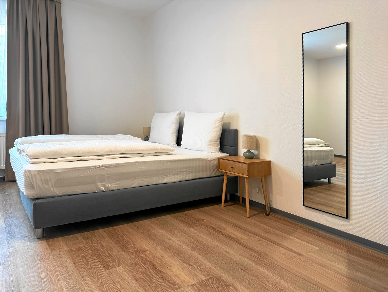 Monteurzimmer: Doppelzimmer mit Bad, TV, WLAN usw. -  Bluestay Bremen - Hotel & Long Stay Rooms mit Bad