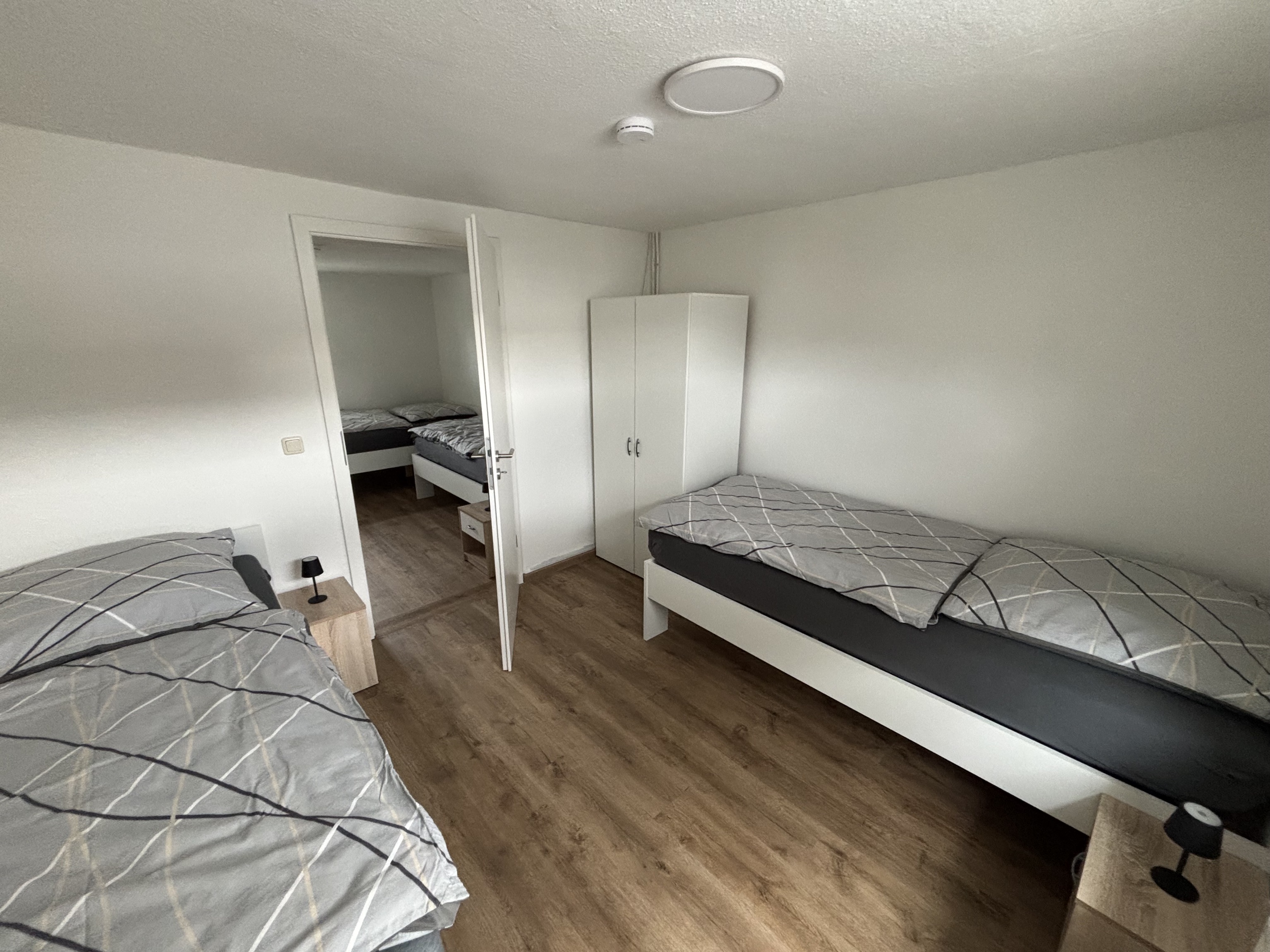 Monteurzimmer: 1 Schlafzimmer im EG - Monteurunterkunft/Ferienwohnung für bis 8 Personen