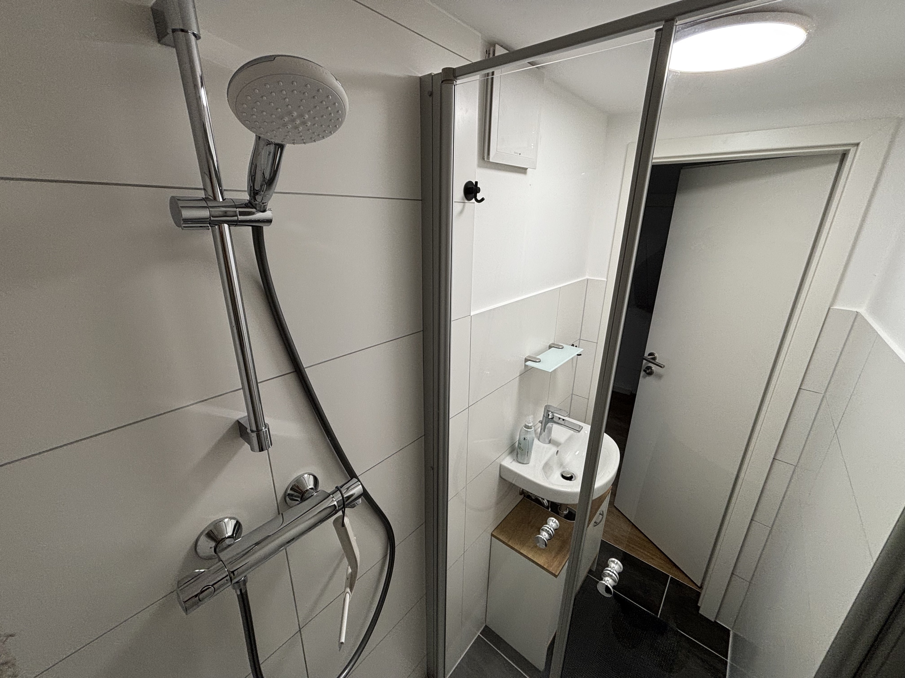 Monteurzimmer: Dusche OG - Monteurunterkunft/Ferienwohnung für bis 8 Personen