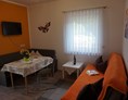 Monteurzimmer: Wohnzimmer Ferienwohnung - Spreewaldfrosch