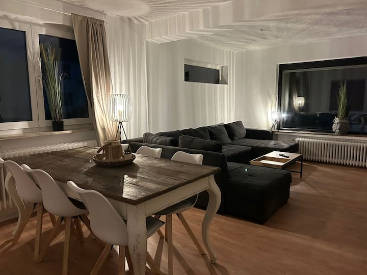 Monteurwohnung - Deutschland - Wohn- und Essbereich der Erdgeschosswohnung im Haus von Opa Klaus - Haus von Opa Klaus – Erdgeschosswohnung