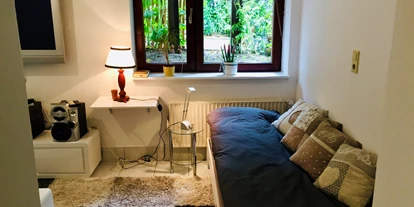Monteurwohnung - Parkplatz: kostenlose Parkplätze in der Straße - Bremen-Umland - Ferienwohnung1 Separates Bett im Wohnzimmer  - Haus Silke
