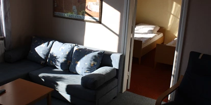 Monteurwohnung - Kaffeemaschine - Schleswig-Holstein - Wohnzimmer OG - Ferienwohnung Buttemühle