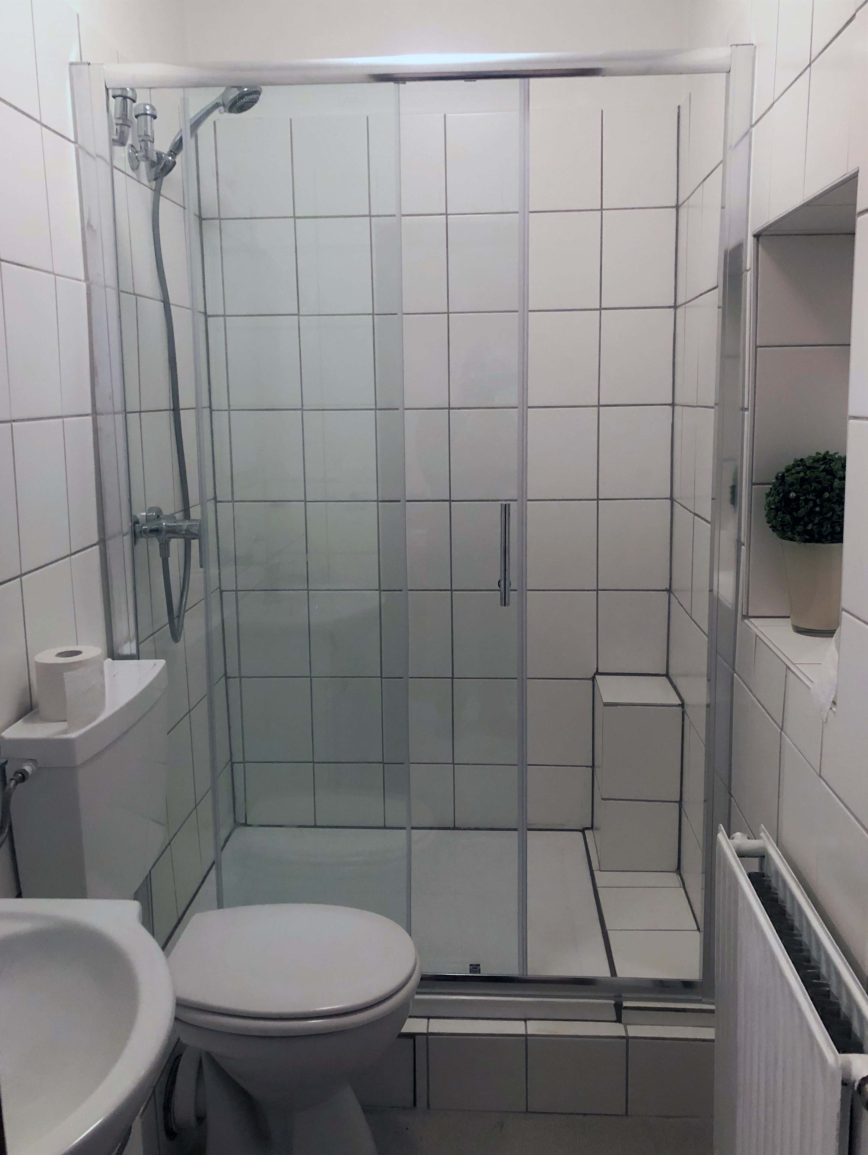 Monteurzimmer: Bad OG - Ferienwohnung Buttemühle