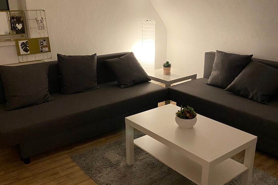 Monteurzimmer: Wohnzimmer mit 2x Schlafcouch - Appartement Sütthoff