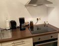 Monteurzimmer: Küche mit Elektroherd,Backofen, Kühl-/Gefrierkombination und Mikrowelle - Appartement Sütthoff
