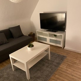 Monteurzimmer: Wohnzimmer mit Fernseher - Appartement Sütthoff