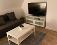 Monteurzimmer: Wohnzimmer mit Fernseher - Appartement Sütthoff