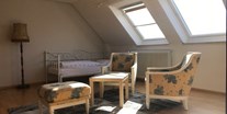 Monteurwohnung - Zimmertyp: Doppelzimmer - Schwarzwald - Sitzbereich des Monteurzimmers Engel in Hohberg nahe Offenburg. - ENGEL 