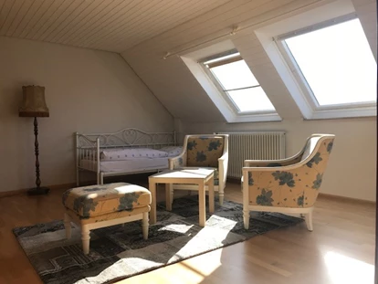 Monteurwohnung - Bettwäsche: Bettwäsche gegen Gebühr - Deutschland - Sitzbereich des Monteurzimmers Engel in Hohberg nahe Offenburg. - ENGEL