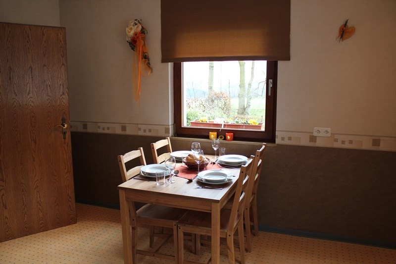 Monteurzimmer: Ferienwohnung Roder am Eifelsteig Küche Essplatz - Roder am Eifelsteig