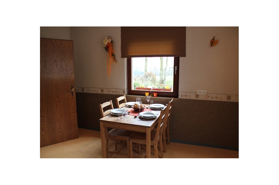 Monteurzimmer: Ferienwohnung Roder am Eifelsteig Küche Essplatz - Roder am Eifelsteig