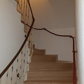 Monteurzimmer: Zugang zur 1 Etage Penthouse - Monteur-/Ferienwohnungen Meng nahe Bonn mit Top Ausstattung