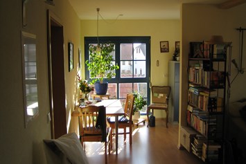 Monteurzimmer: Wohnzimmer zur Küche - Alt Nauheim