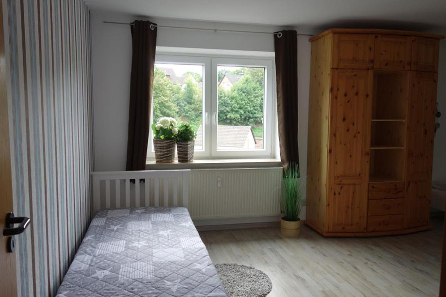 Monteurzimmer: Ferienwohnung mit Blick in die Natur - Großes Appartement in Niedersachsen Nähe Göttingen, für bis 5 Personen geeignet