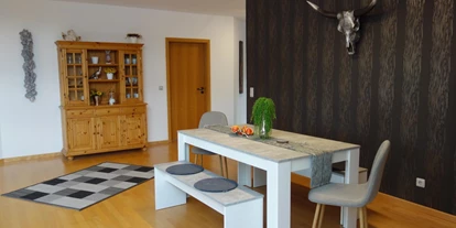 Monteurwohnung - Uslar - Essbereich für sechs Personen - Großes Appartement in Niedersachsen Nähe Göttingen, für bis 5 Personen geeignet