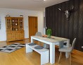 Monteurzimmer: Essbereich für sechs Personen - Großes Appartement in Niedersachsen Nähe Göttingen, für bis 5 Personen geeignet