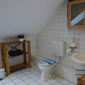 Monteurzimmer: Badezimmer inklusiv Handtüchern - Großes Appartement in Niedersachsen Nähe Göttingen, für bis 5 Personen geeignet