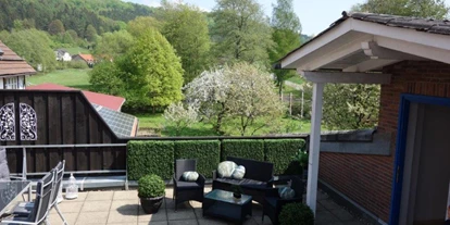 Monteurwohnung - Uslar - Terrassenlaunch zum Relaxen - Großes Appartement in Niedersachsen Nähe Göttingen, für bis 5 Personen geeignet